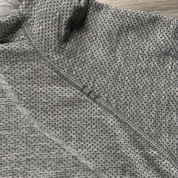 Lululemon Men's Metal Vent Tech 1/2 Zip - Grey - Picture 4 of 8